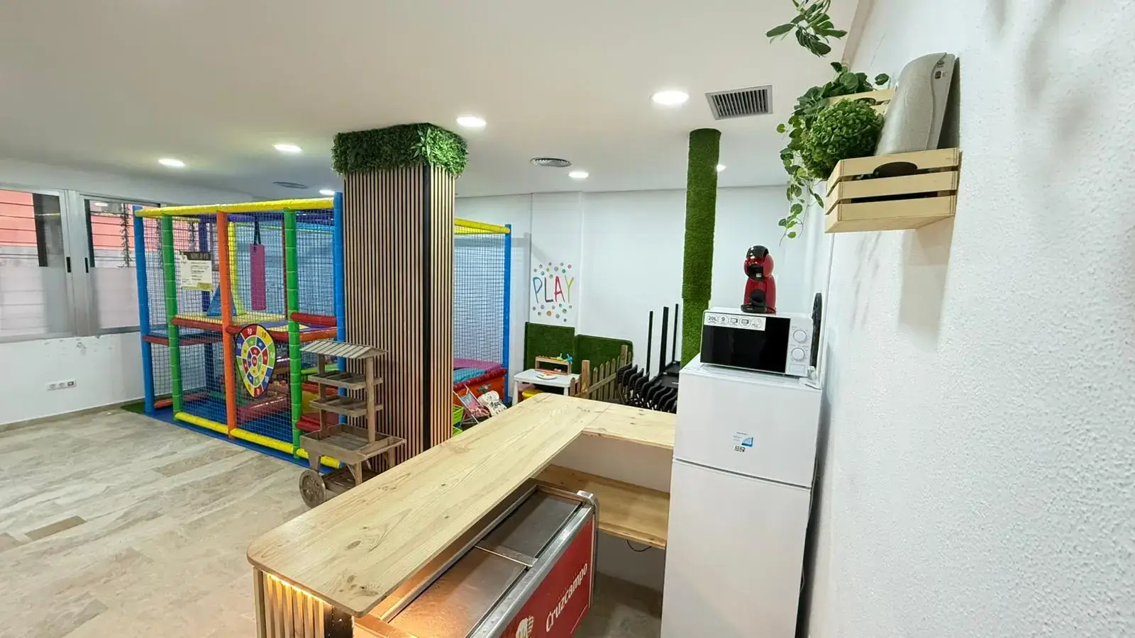 Local para cumpleaños infantiles con parque de bolas en Sevilla